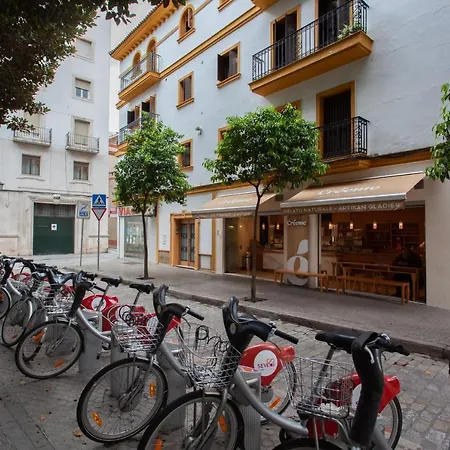 Pikis Center 1